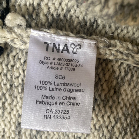 TNA Women’s XS Hooded Cowichan Knit Lambswool Sweater Beige & Black Zip Front - Picture 6 of 11
